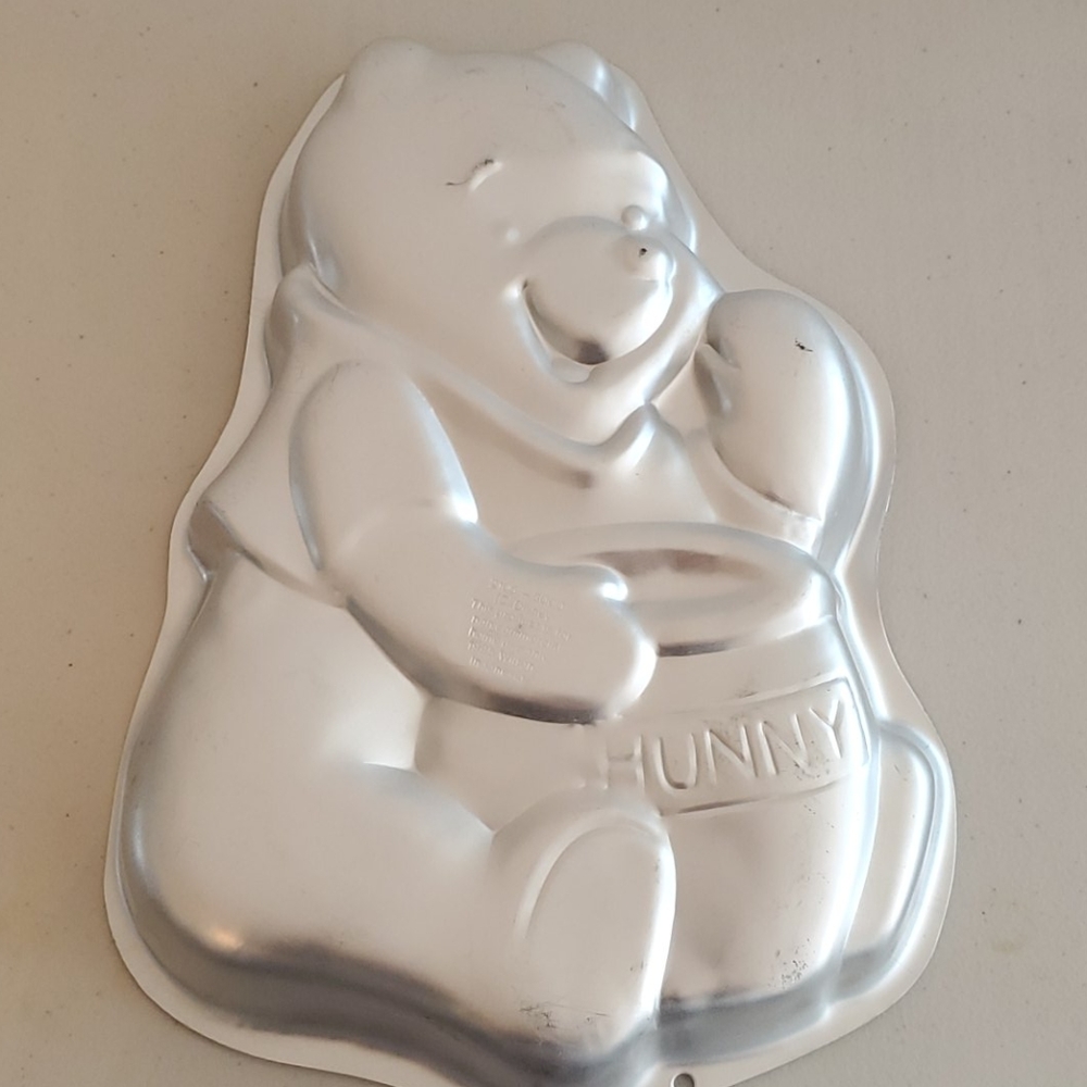 Wilton Winnie the Pooh & Mini Tigger cake pans 10x15 -Pooh 4.4x4.5 Tigger